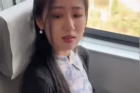 高铁上偶遇白族小姐姐 一起去云南泼水节 小姐姐真的好漂亮。视频封面