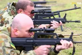 95式步枪/QBZ-95 Súng trường tấn công của Trung Quốc视频封面