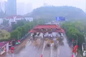 【震撼揭秘】140米巨塔“搬家”记：2600吨分离塔如何奇迹般运输视频封面