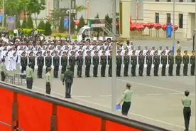 解放军三军仪仗队背后刻苦的训练画面视频封面