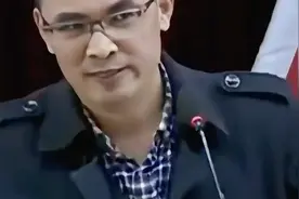 @热点知多少@头条小助手热点关联视频封面