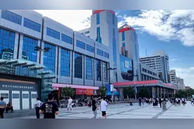 河南郑州，亚洲最大的火车站之一，郑州火车站现场真实状况