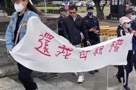 还我母亲权！陆配“小微”“恩绮”在赖清德办公室前抗议遭驱赶视频封面