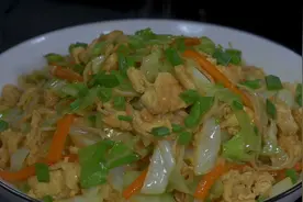 这是我家一周吃八次都不腻的素菜合炒，经济实惠，好吃又下饭