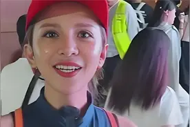 直到看到朱迅夜爬泰山出口成章，才明白网红和央视的区别gghk