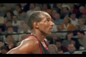 nba75大巨星德雷克斯勒，能扣3米60篮筐的男人。滑翔机视频封面