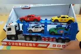 玩具故事：看看这辆运输车拉了好多小车子！视频封面