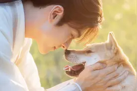 大黄你演戏就演戏呗，居然还要麻烦曾舜晞照顾你，头大。