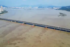 福建福州市，上午11点29分，福州乌龙江特大桥现场状况