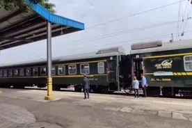 重庆至内江的5612次绿皮列车或将在重庆江津站始发视频封面