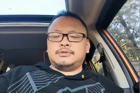 凤凰卫视主持人认为在以色列失联同胞被哈马斯绑架视频封面