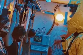 美女被绑到实验室做人体实验，没想到获得控制丧尸的能力视频封面