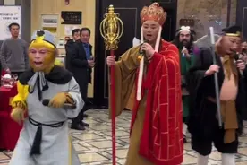 老爷子寿宴惊现唐僧师徒四人，听声音以为是原版，网友惊呼太像了视频封面