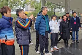 国乒夺冠后，到成都某小学交流，小女孩的欢迎词把莎莎整尴尬了！视频封面