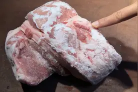 解冻肉不要用水泡了，酒店大厨教你一招，8分钟解冻和刚买的一样