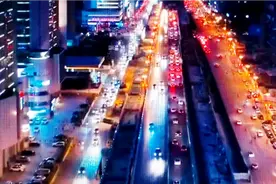 《夏夜怀军》夏月繁城沸，边军守夜宁。感恩心底涌，敬意梦中萦。视频封面