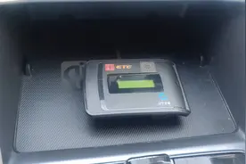 可别把ETC再粘到风挡上了，这样做就可以