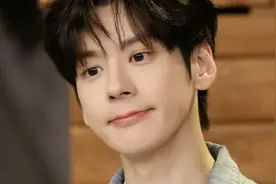 魏哲鸣的前半生有多炸裂？英年早婚又离婚，山东人考进编制却辞职