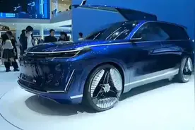 必看！吉利银河M9实车首秀，和问界M9相比谁更能打？