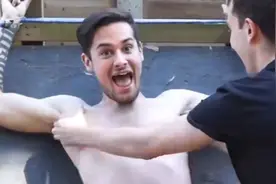 为啥自己挠痒痒没什么感觉，别人一挠就痒得不行？今天终于明白了视频封面