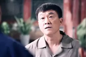 只因傻柱回家没跟邻居打招呼，邻居就带人对他文攻武卫！