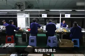 导演跟拍3年让网友集体破防，东莞流水线上厂哥厂妹的真实影像视频封面