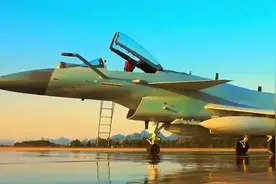 震撼！中国空军最新款隐形战斗机歼10c绰号“猛龙”震撼登场！