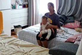 保姆带娃监控下的一幕视频封面
