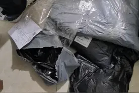 吊牌拆除，有穿洗痕迹，影响二次销售