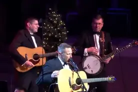 美国海军乐队《铃儿响叮当》，班卓琴与吉他的对决