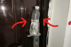 睡觉前，切记要在门上放个矿泉水瓶，不是迷信，很多人都不懂