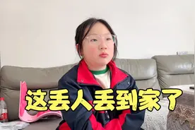 10岁二姐穿奇装异服去学校，宝妈气炸了大呼：这丢人丢大发了！视频封面