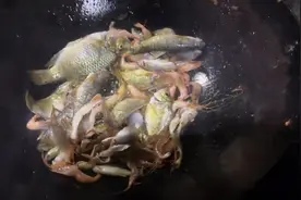 北盘江打造山洞庇护所，钓鱼度日