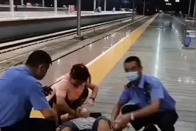 今日消息，虎门站突发32岁男子旅客跳轨事件，男子已经身亡！视频封面