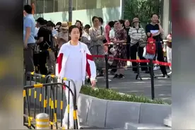 人大附中考场 最后一名考生走入考场 自信满满的 走出领导范视频封面