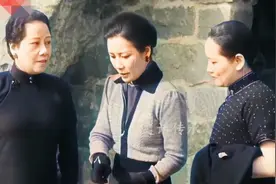 1940年宋氏三姐妹连袂赴渝宣传抗战，此后便分道扬镳，再无重聚。