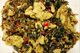 马齿苋炒鸡蛋切记不要直接下锅炒，教你一招，不苦不涩，开胃解暑