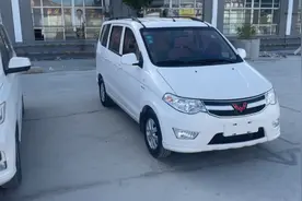 五菱神车，五菱宏光S新老款对比视频封面