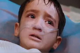 展现众人接力救助断臂男孩，演绎温暖动人的生命奇迹#平凡英雄视频封面