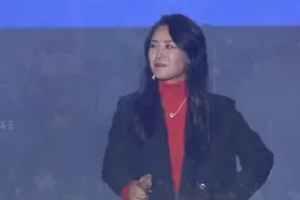 云朵成都演唱会和粉丝亲密互动，这画面太温暖了，真是天籁之音视频封面