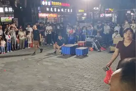 江湖卖药人，大家觉得这样的药酒能治疗跌打损伤吗？