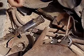 男人仅凭一把带锈的匕首，便从月薪20的门卫，摇身一变成为局长视频封面