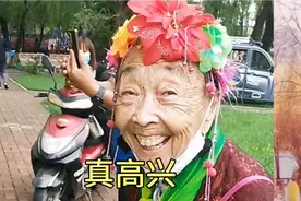 85岁马大姐耳不聋眼不花，能吃能喝，走道嗖嗖的，最低能活100。