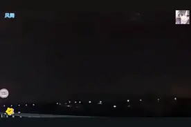 广东海南多地疑似划过火流星，夜空被
照亮瞬间宛如白昼视频封面
