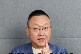 #马斌读报 #3名航天员顺利进驻天和核心舱 在失重的情况下，他们是如何上厕所的呢？#太空厕所费用 视频封面