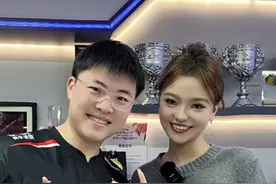 今天去到了上海EDG总部，没想到就看到了Uzi！！！#这谁顶得住啊