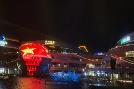 五光十色，五彩缤纷,色彩斑斓，流光溢彩，都无法诠释你的美……