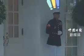 #美国白宫上空电闪雷鸣，站岗的海军陆战队哨兵被吓回屋……