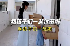 孩子们穿上了新校服 收到了爱心哥哥姐姐寄来的节日礼物 还吃到了梦寐以求的..希望孩子们都能有一个难忘的童年 哪怕只是一瞬间..#山区支教#媛媛老师#校园生活欢乐多