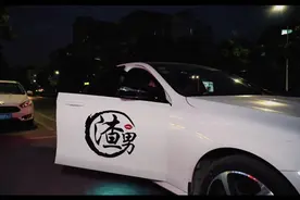 吃烧烤是先烤海鲜还是烤肉呢？